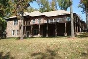 182 Lakecrest