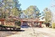 935 St. Andrews Dr.